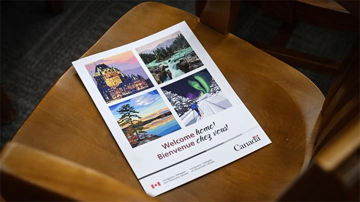 “以防万一”越来越多美国人申请加拿大公民身份1