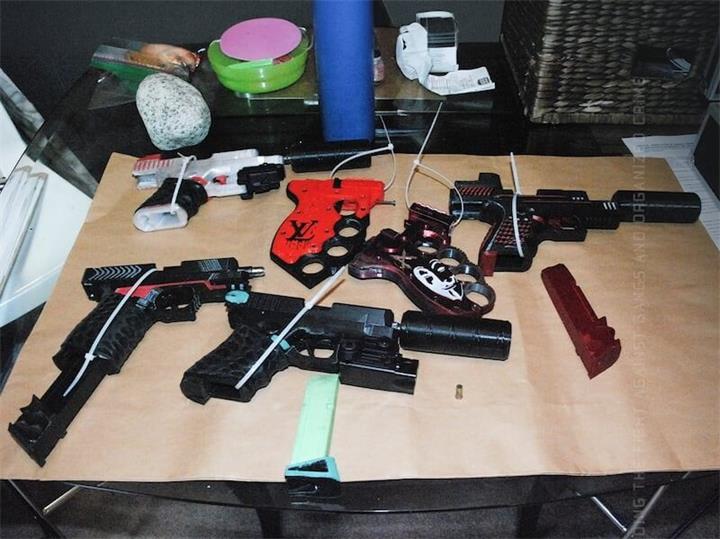 卑诗省查获“幽灵枪”制造窝点：3D打印枪支引发安全担忧2