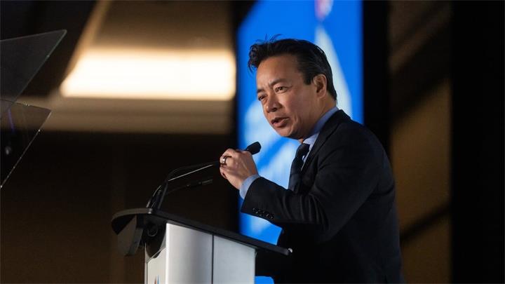 温哥华华裔市长承诺连任后继续冻结地税，并投入4亿加元重建社区中心1