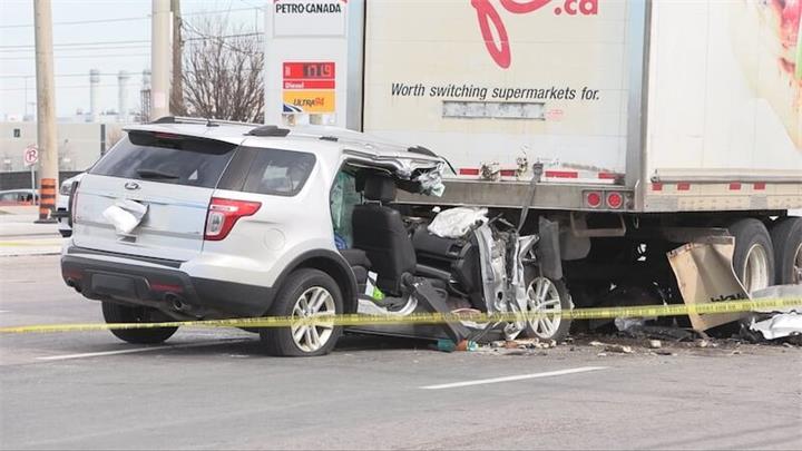 Brampton严重车祸:SUV撞上货车,司机不治身亡1
