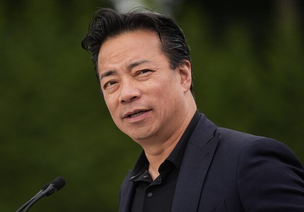 温哥华市长陷争议：诚信专员认定其“滥用职权”和骚扰市议员1