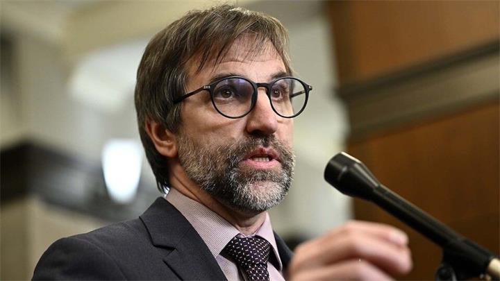 总量卡尼证实前环境部长吉尔博辞职，自由党内部气候政策分歧公开化1