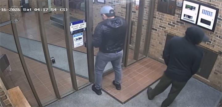 万锦、列治文山居民注意:门上突然出现“胶水”,可能是窃贼正在踩点1