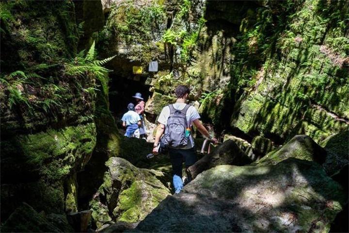 距离多伦多2小时,这里可以走进地下21米深的天然洞穴