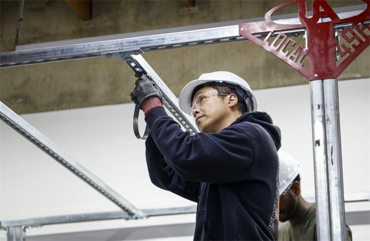 加拿大6月失业率降至6.5% 青年新增3.3万个岗位,制造业继续承压1