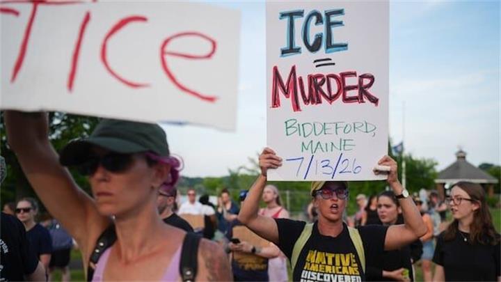 两起误杀事件引发争议,美国移民执法局(ICE)被要求暂停大部分拦车执法1