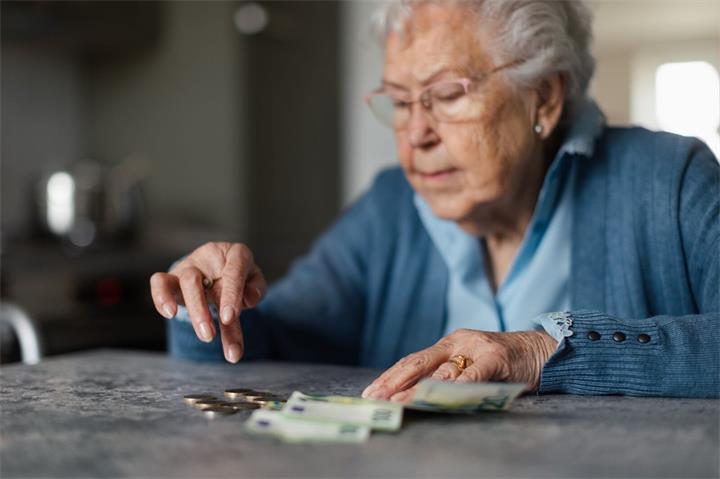 很多人不知道:加拿大不少长者福利,并不是65岁以后才开始准备1