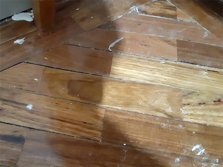 租房后发现房屋有损坏,什么时候应该通知房东?很多租客觉得是小问题,最后却可能要自己承担责任1