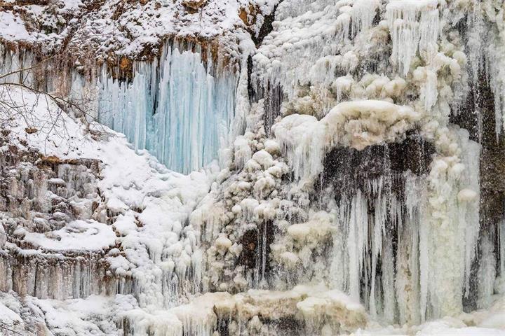 安省这5个瀑布在冬季会变成令人叹为观止的冰雕1