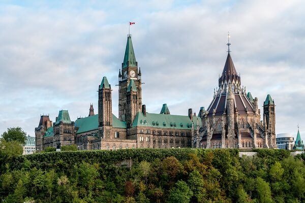 为什么加拿大的公共体系强调“分工”，而不是“统一协调”？1