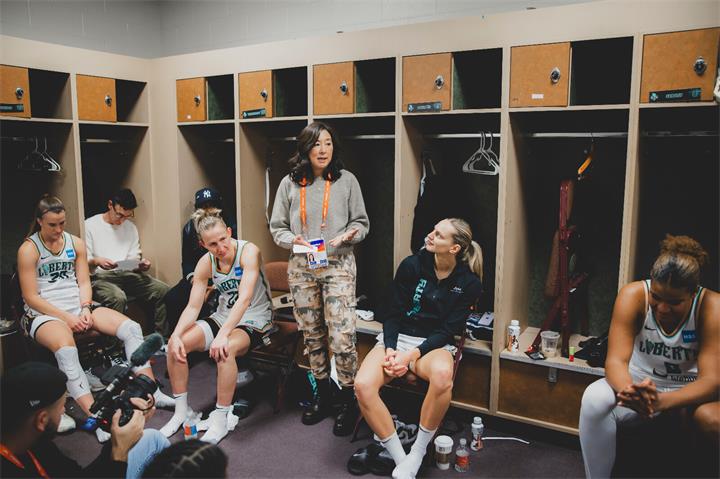 WNBA球队背后的华裔女老板：Clara Wu Tsai为何要用10年时间研究女性运动员2