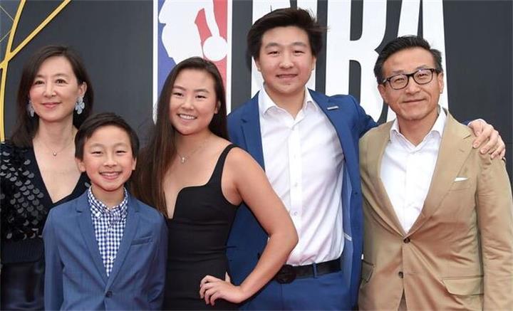 WNBA球队背后的华裔女老板：Clara Wu Tsai为何要用10年时间研究女性运动员3