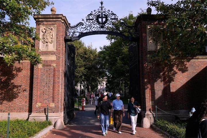 加拿大大学全球排名普遍下滑,这对准备升学的学生意味着什么?2
