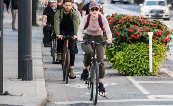 多伦多15个十字路口作试点！拟实行禁止汽车红灯右转5