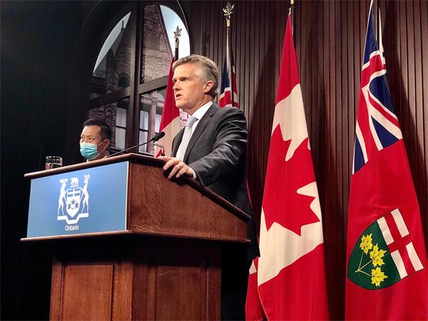 政府警告出国后恐难回国！入境加拿大需检测报告！安省财长违规遭指责3