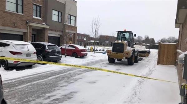 被雪埋进行心肺复苏抢救！安省小学生雪堆玩耍遭铲雪车事故！4