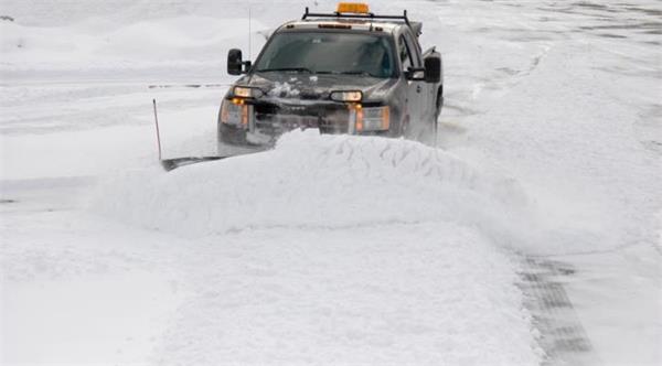 被雪埋进行心肺复苏抢救！安省小学生雪堆玩耍遭铲雪车事故！6