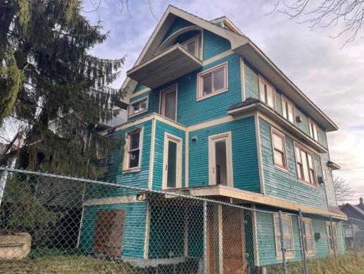 叫价140万加元!温哥华一座荒废30年的凶宅挂牌出售3 叫价140万加元!温哥华一座荒废30年的凶宅挂牌出售3