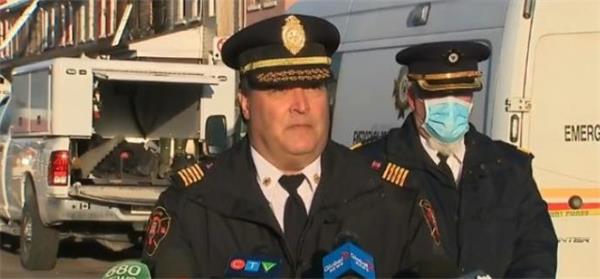 未听到烟雾报警器声音？奥沙瓦百年联排老屋发生火灾3