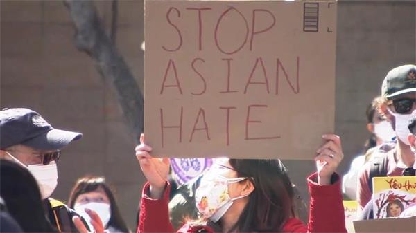 震惊！美国有人发起在公交车上“掌掴亚裔挑战”！多伦多亚裔老人遭暴力4