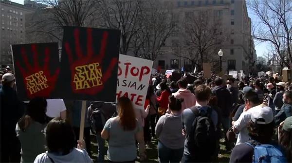 震惊！美国有人发起在公交车上“掌掴亚裔挑战”！多伦多亚裔老人遭暴力5