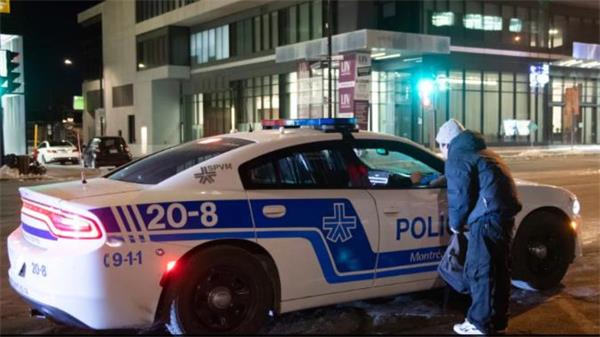 打砸抢烧！反宵禁要自由！蒙特利尔反宵禁抗议暴乱升级始末5