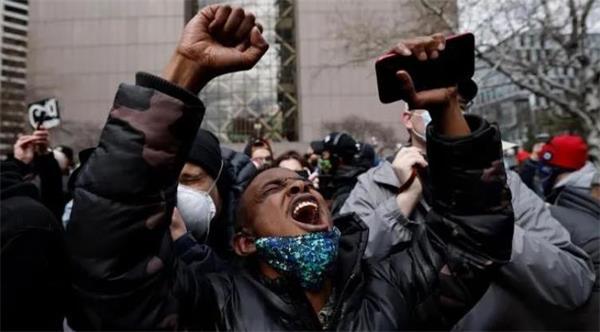 美国沸腾了！弗洛伊德之死如何改变美国！白人警察被判谋杀罪全部成立7