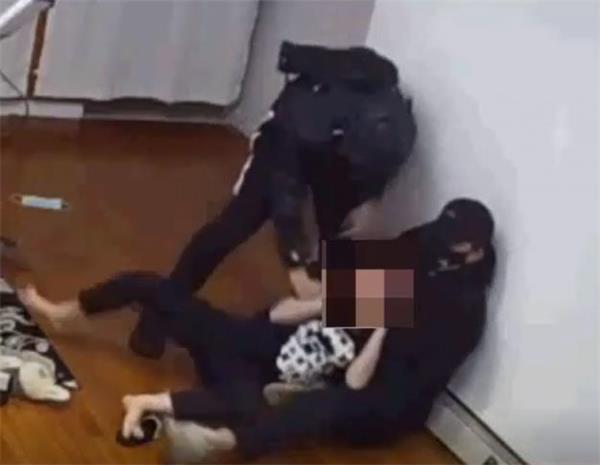 从后院入室抢劫！普通民众如何对付入室抢劫罪犯？5