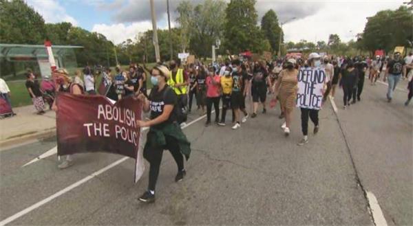 惊了！英国女王遭牛津大学学生抵制！反殖民反种族歧视热潮传遍全球1