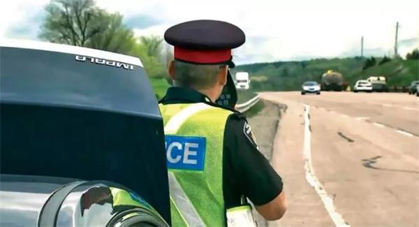 加拿大警方严打危险驾驶！吊销驾照重罚违规者！8000项街头赛车指控5