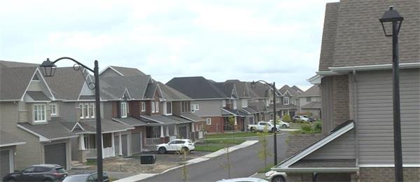 渥太华男子租房被骗4300加元!报案后只能搬离出租屋5 渥太华男子租房被骗4300加元!报案后只能搬离出租屋5