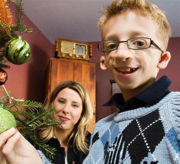 因为是名人!加拿大残疾童星遭脱口秀演员讽刺险自杀!打了十年官司一场5 因为是名人!加拿大残疾童星遭脱口秀演员讽刺险自杀!打了十年官司一场5