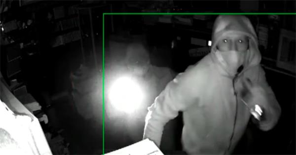 堪比大片！挖洞/切断监控/蒙特利尔一家珠宝店遭窃贼盗走100多万珠4