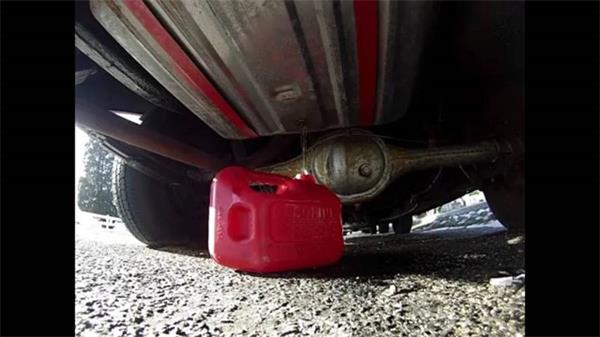 当心毁车偷油！加拿大油价飙升犯罪分子盯上汽车油箱4