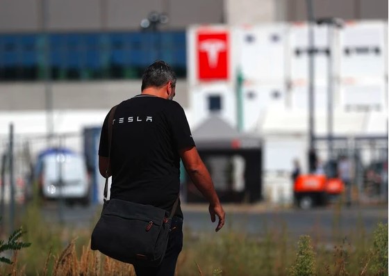 暂停全球范围内所有招聘！全球首富马斯克发布重大决策1