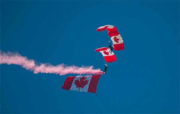 雪鸟飞行表演队来了！这个周末有的玩儿！父亲节+加拿大武装部队日+航3