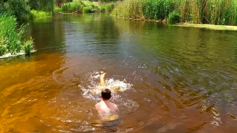 可怕！一名儿童游泳后死于罕见疾病感染1