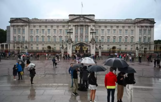 伦敦桥倒了！第一位访问中国的英国君主伊丽莎白二世逝世1