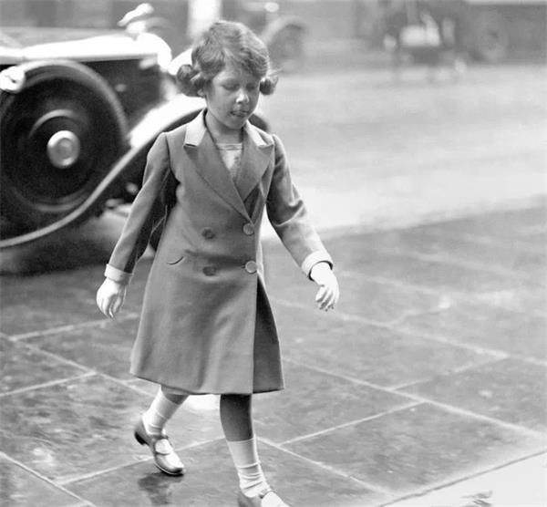 英国女王走了，在位70年结束了近百年的传奇人生5