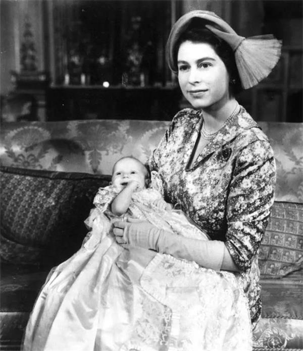 英国女王走了，在位70年结束了近百年的传奇人生11