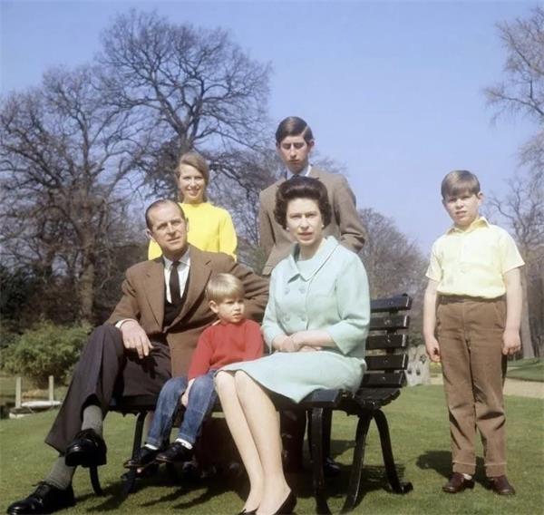 英国女王走了，在位70年结束了近百年的传奇人生16