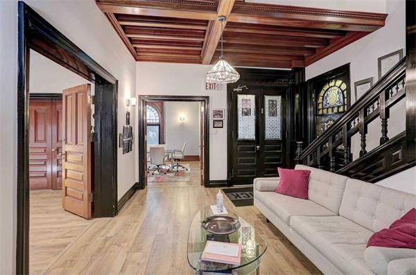 多伦多超过700万的办公室长什么样？5