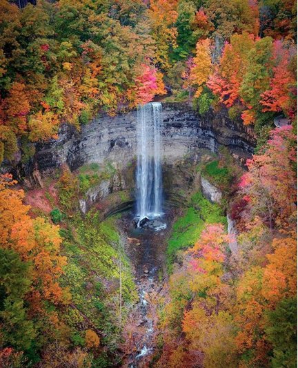 秋季不光是赏枫的季节，也是捕捉迷人瀑布的最佳时间1