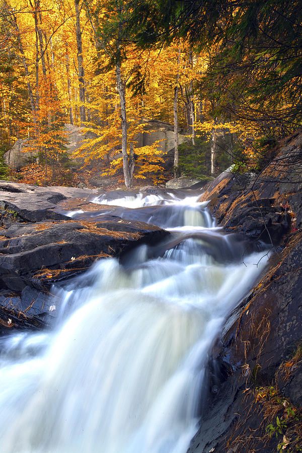 秋季不光是赏枫的季节，也是捕捉迷人瀑布的最佳时间3