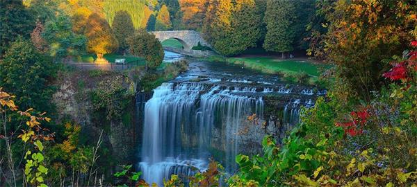 秋季不光是赏枫的季节，也是捕捉迷人瀑布的最佳时间6