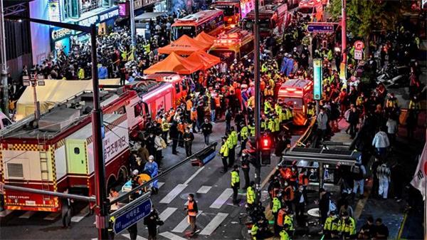 首尔万圣节活动中踩踏事件造成至少149人死亡4
