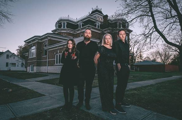 花 60 万买了一个上世纪的殡仪馆，你敢住吗？3