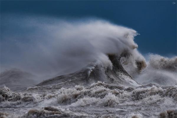 湖泊效应风暴席卷了安省,摄影师捕捉到看起来像“完美面孔”的巨浪2 湖泊效应风暴席卷了安省,摄影师捕捉到看起来像“完美面孔”的巨浪2