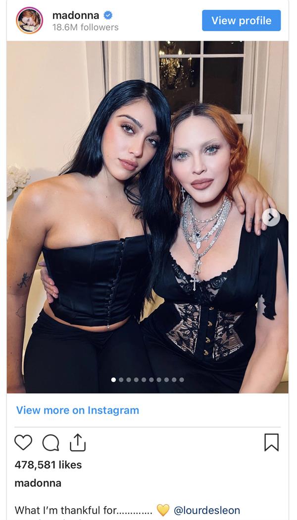 麦当娜罕见的分享了与六个孩子的照片，因为他们一起庆祝了感恩节1