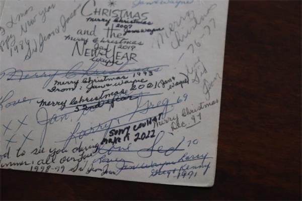 50 多年来，这对兄妹一直来回邮寄同一张圣诞贺卡4